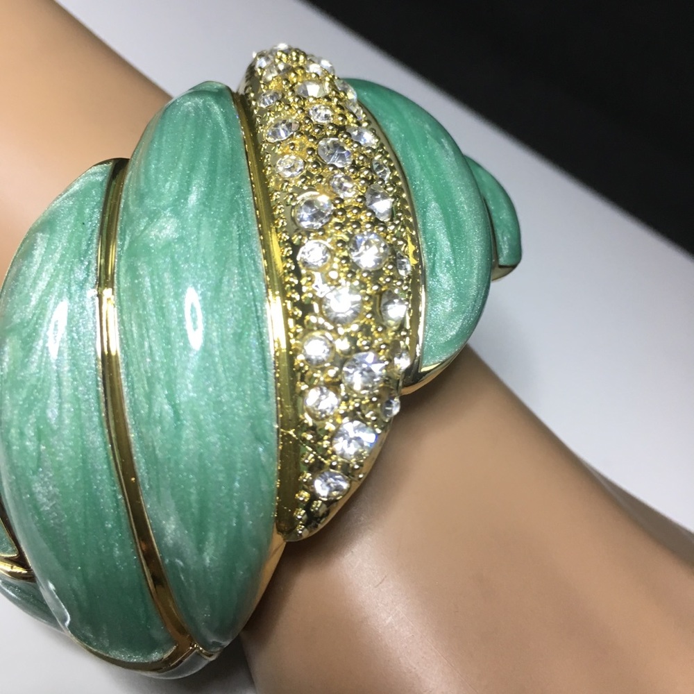 Jewelry - Picture 2 of 7